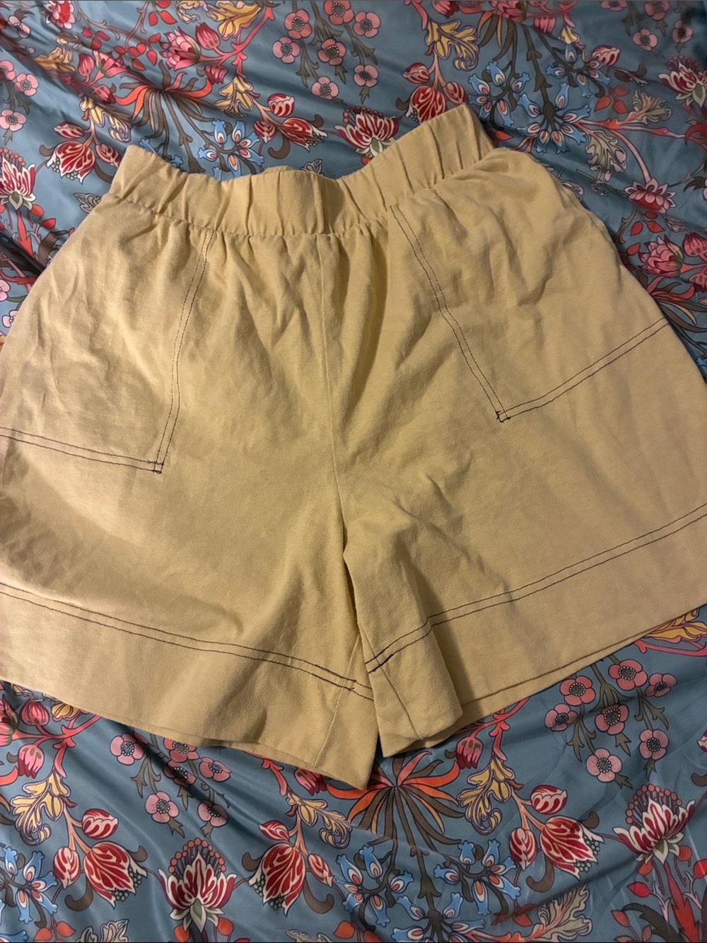 Women’s Casual Elastic-Waist Light Yellow Shorts